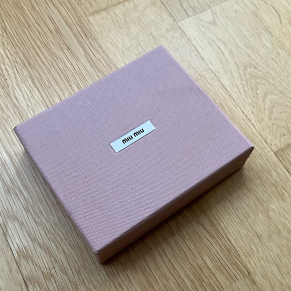 NEW Miu Miu Matelassé nappa leather card holder with Gift Box - Picture 7 of 11